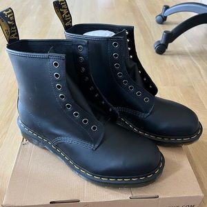 NWT Dr. Martens 1460 black leather boots